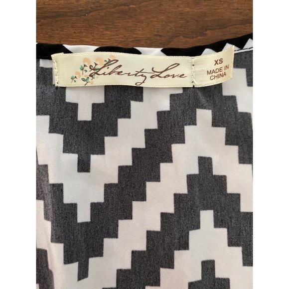 Liberty Love Black White Chevron Blouse Women's XS - Picture 6 of 7